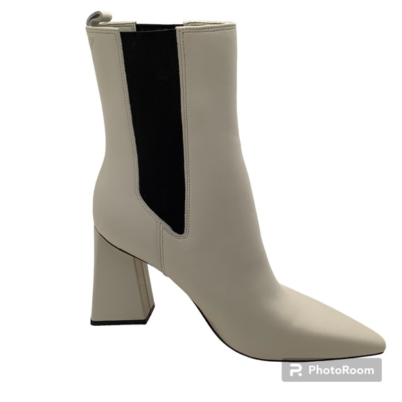 🆕{ Marc Fisher} Kaylynn Chelsea Heeled Bootie - Picture 5 of 11